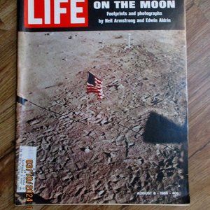 Life Magazine August 8, 1969 ISSUE-ON THE MOON -Neil Armstrong and Edwin Aldrin